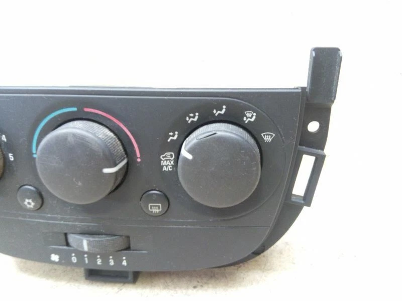 Control de temperatura climático con aire acondicionado trasero 15882287 para Chevrolet Uplander W91 05-09 Foto 3 de 4