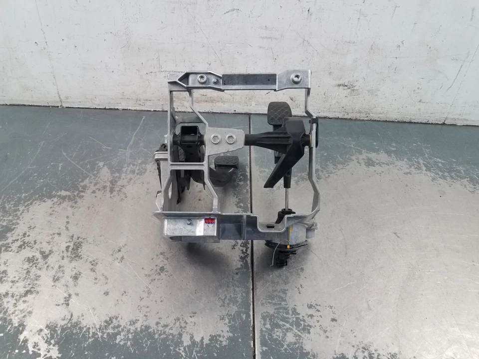 2012 Audi S4 Quattro B8 Throttle / Brake / Clutch Pedal Assembly #1717 A8 - Image 3 of 4