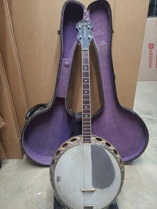 4 String Gretsch New Yorker Banjo Remo Weather King Head. MG