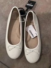 New Girls Sonoma Size 4 Flats Slip On Shoes Cream/Sparkle Glitter