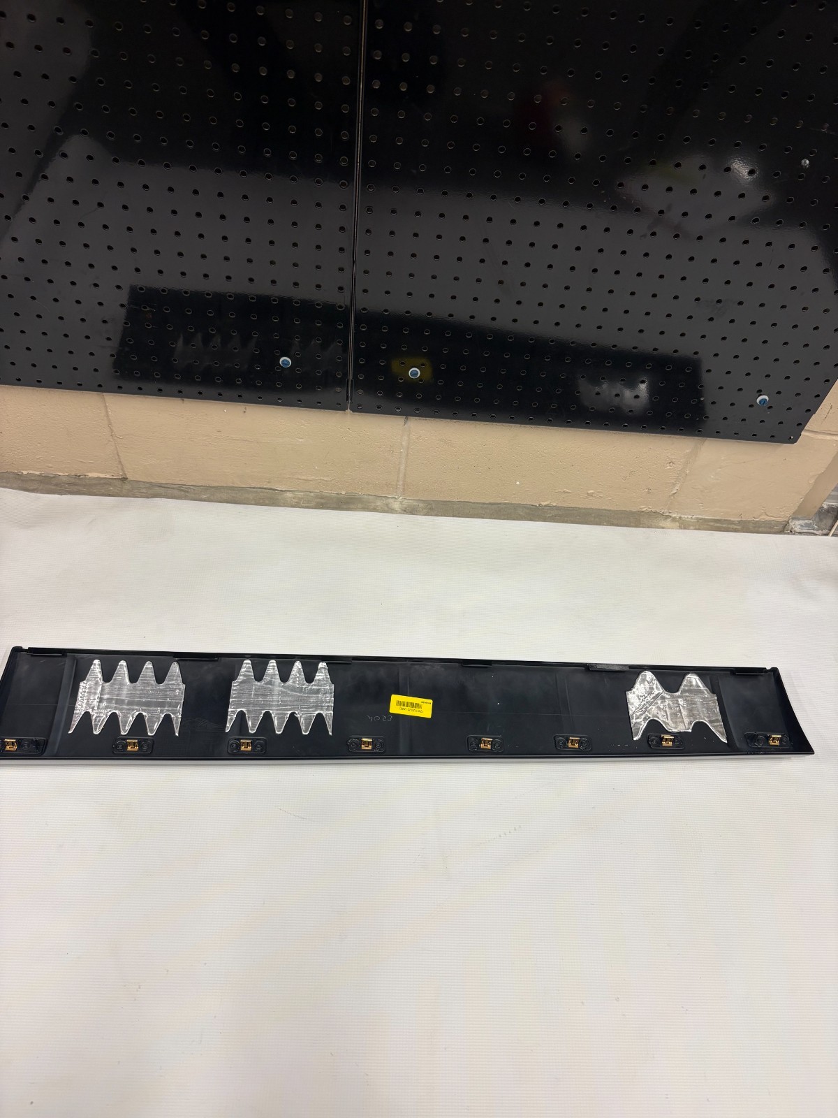 ASTON MARTIN DBX DOOR MOLDING RIGHT FRONT PASSENGER 2021 2022 MY83-23924-AA
