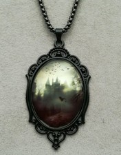 Gothic Anhänger Mit Halskette Glas Cabochon Dunkles Schloss Schwarz Krähen Raben