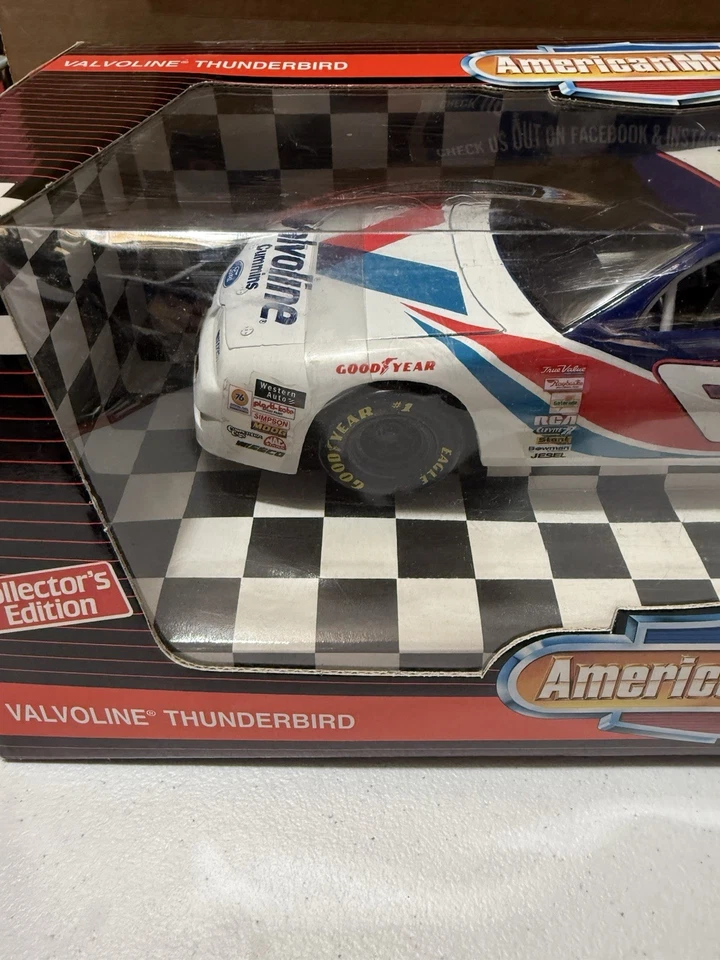Mark Martin #6 Valvoline 1996 1/18 Nascar Diecast - Image 2 of 4
