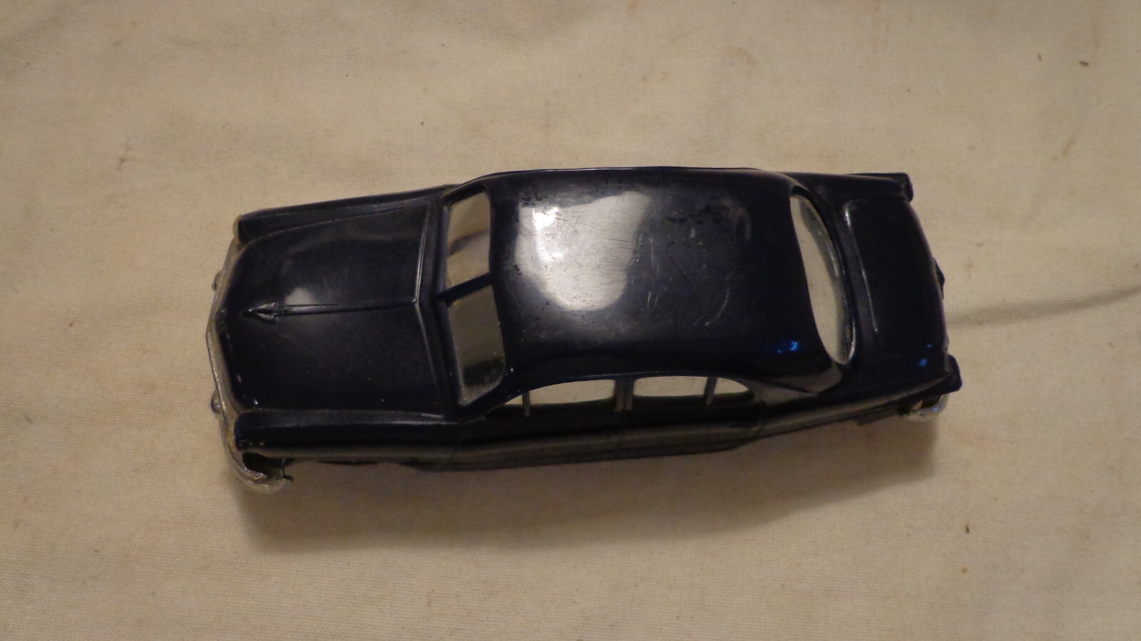 1950's FORD V8 Sedan Dealer Promo Car Model 1:25 KEY WIND FRICTION TOY