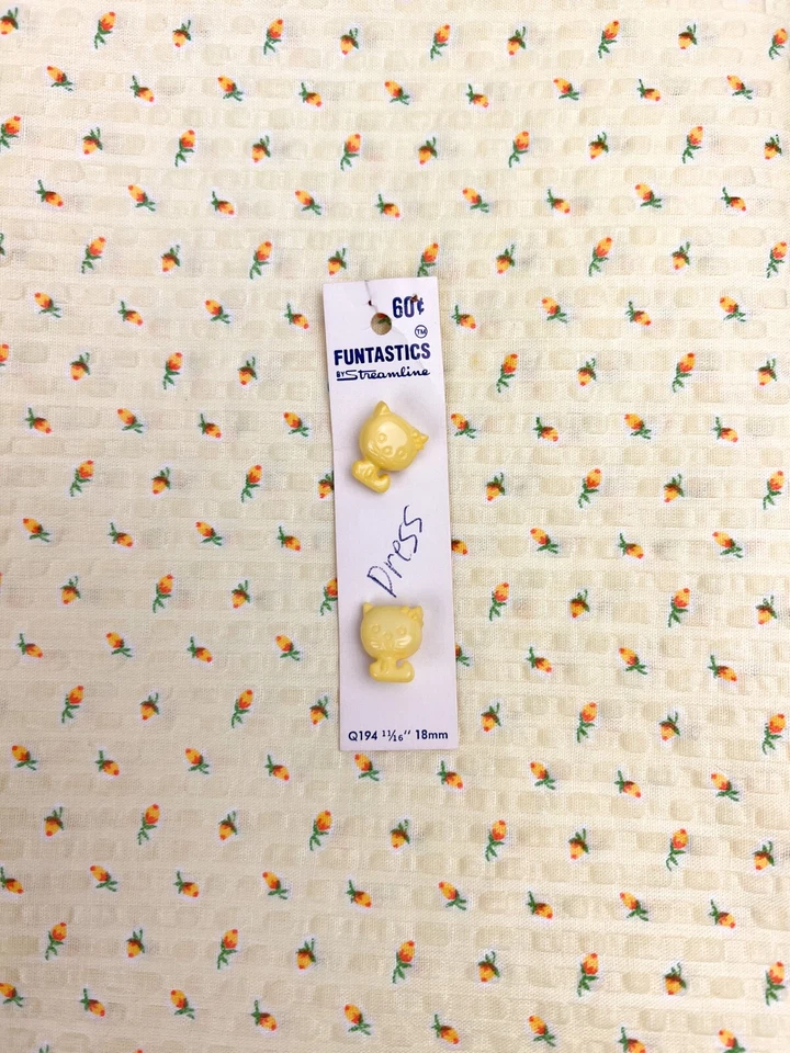 Vtg Yellow TEXTURED 40-1/4 x 55-1/2" Cotton Fabric Rosebud w/Cat Buttons *READ* - Image 3 of 4