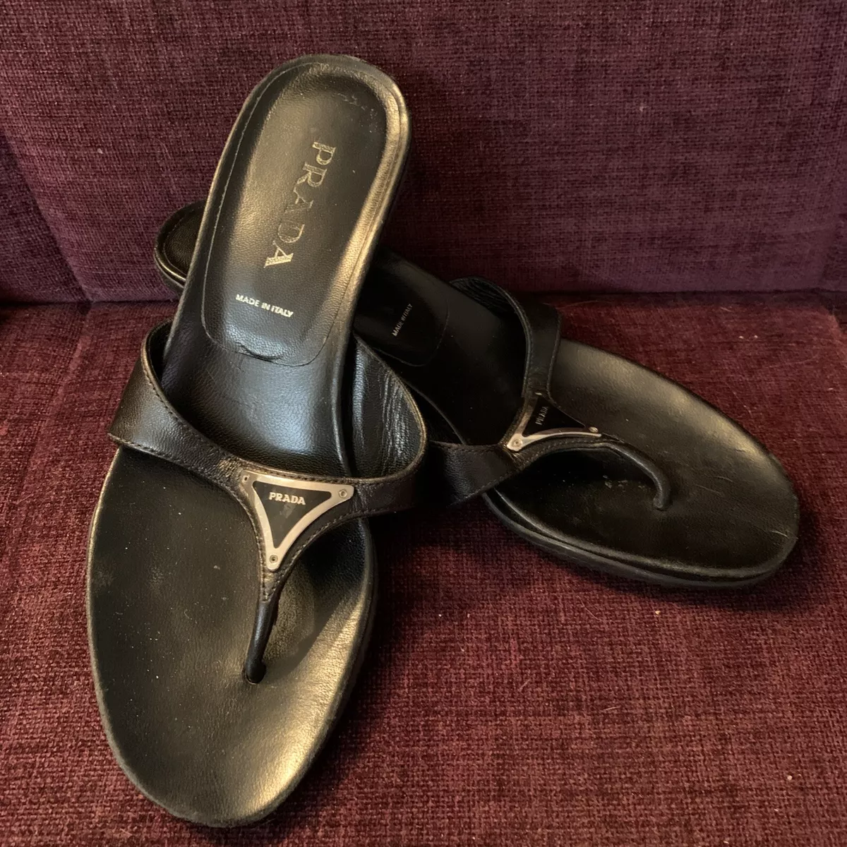 PRADA LOGO PLAQUE BLACK LEATHER THONG T STRAP SANDAL SZ 34.5