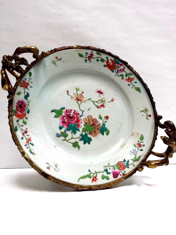 Antigua placa rosa familiar europea esmaltada pintada a mano marco de bronce deslizado Foto 3 de 4