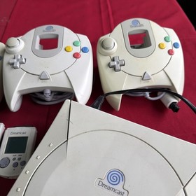 Sega Dreamcast Console, 4 Controllers, 3 Memory   Cards & Leads