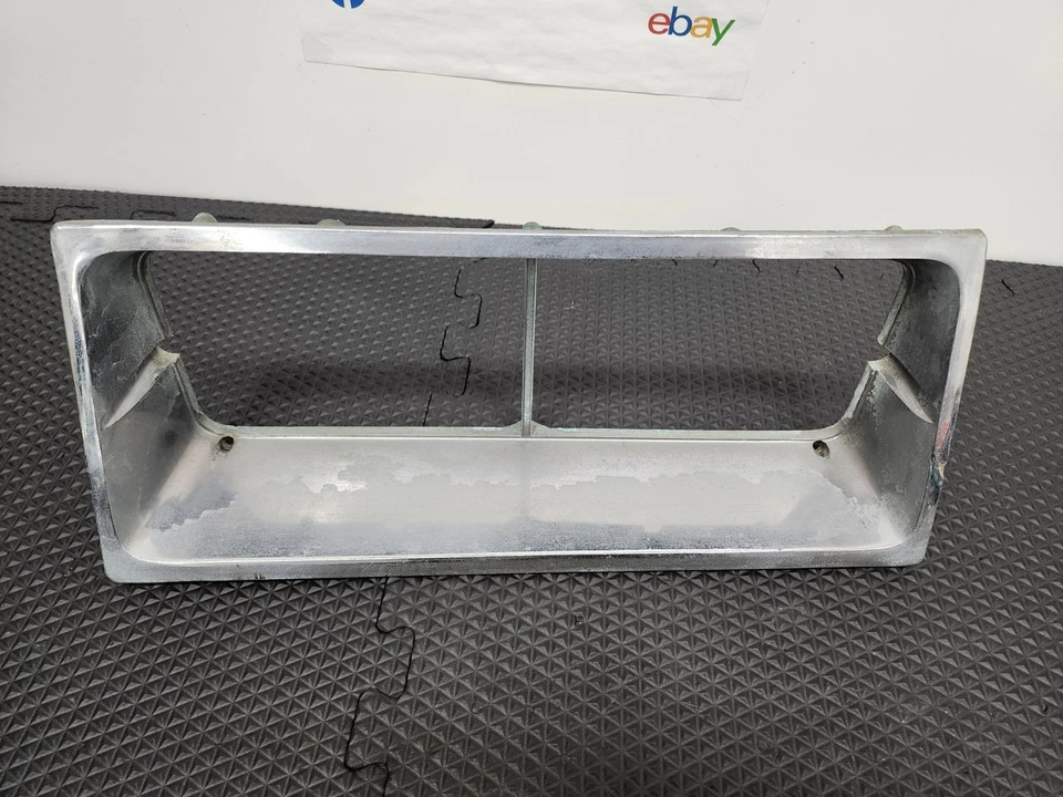 1977-1978; LeSabre ELECTRA HEADLIGHT bezel LH OEM Buick — 第 2/4 张图片