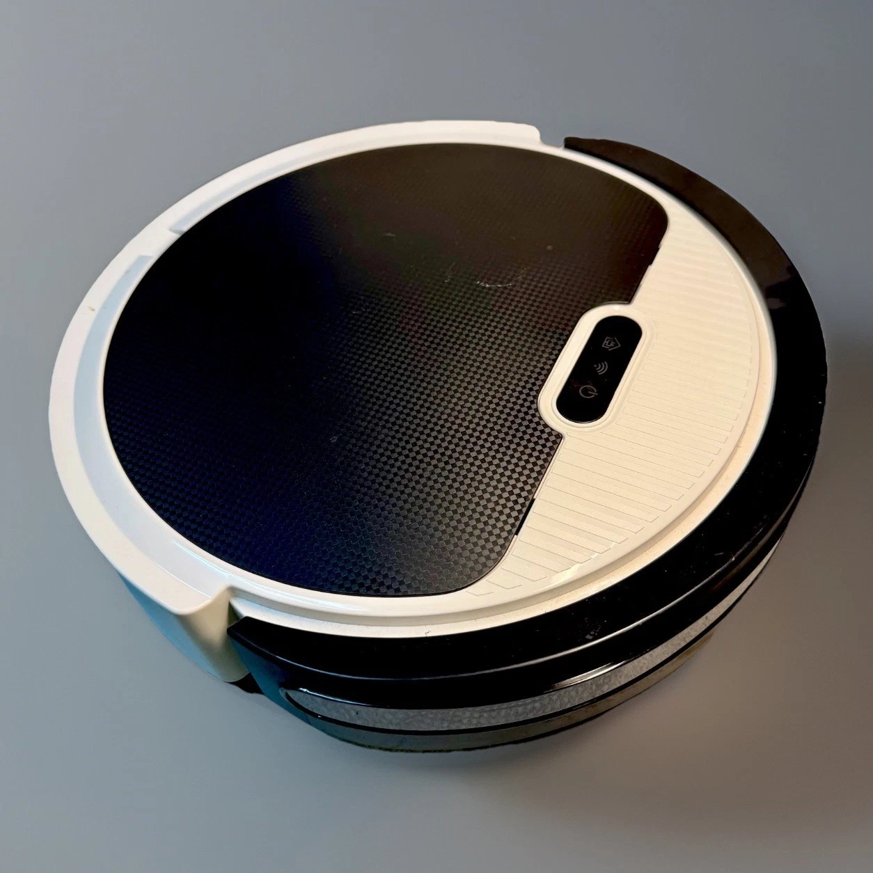Robot Vacuum V3 30 Watt WiFi App Pre Owned Tested And Fully Functioning White