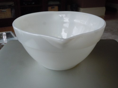 Vtg Fire King Milk Glass D Handle Batter Mixing Bowl Pour Spout Pitcher Oven - Picture 3 of 10