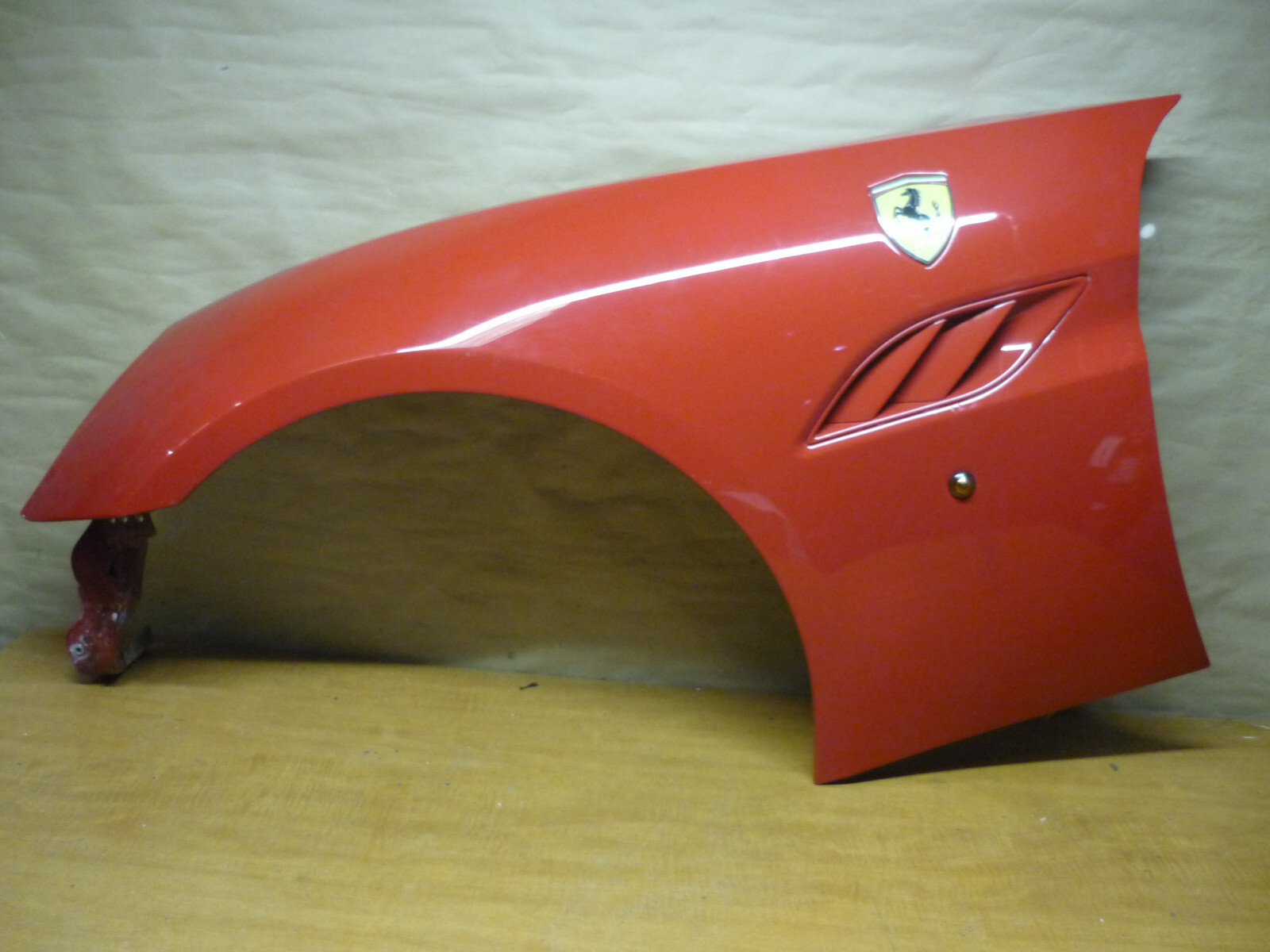 Ferrari California - LH Front Fender Red - P/N 84630811