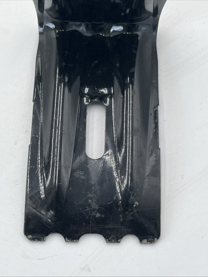 Кронштейн стопора стопора аварийного колеса для Jeep Cherokee 2015–2018 годов выпуска 68232790AA - Изображение 2 из 4