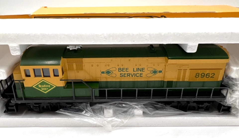NEW Lionel 6-8962 Reading U36B Diesel Locomotive Bee Line Service NIB O Gauge - Image 2 of 4