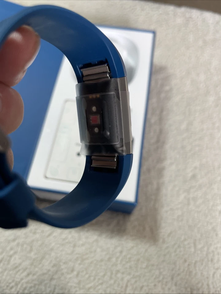 NUEVO Fitbit Charge 2 Monitor de Ritmo Cardíaco Fitness Pulsera Rastreador Azul Pequeño Foto 2 de 4