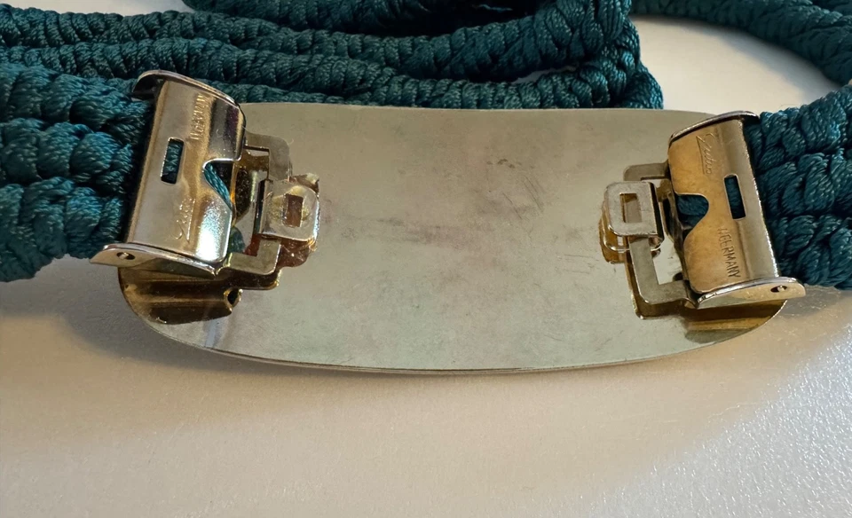 Cinturón de colección años 70 Gutos con Alemania tonos dorados y grandes piedras verdes, estilo cuerda, raro Foto 3 de 4