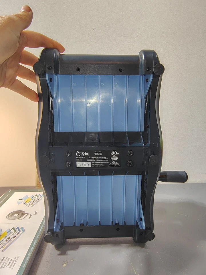 Máquina de troquelado y estampado Sizzix BIGkick con paquete de accesorios usada en excelente estado Foto 2 de 4