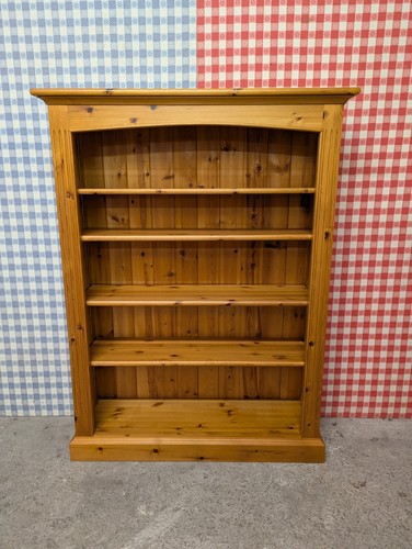 Solid Pine Low Bookcase w/ 4 Adjustable Shelves – Excellent Condition - Picture 8 of 24