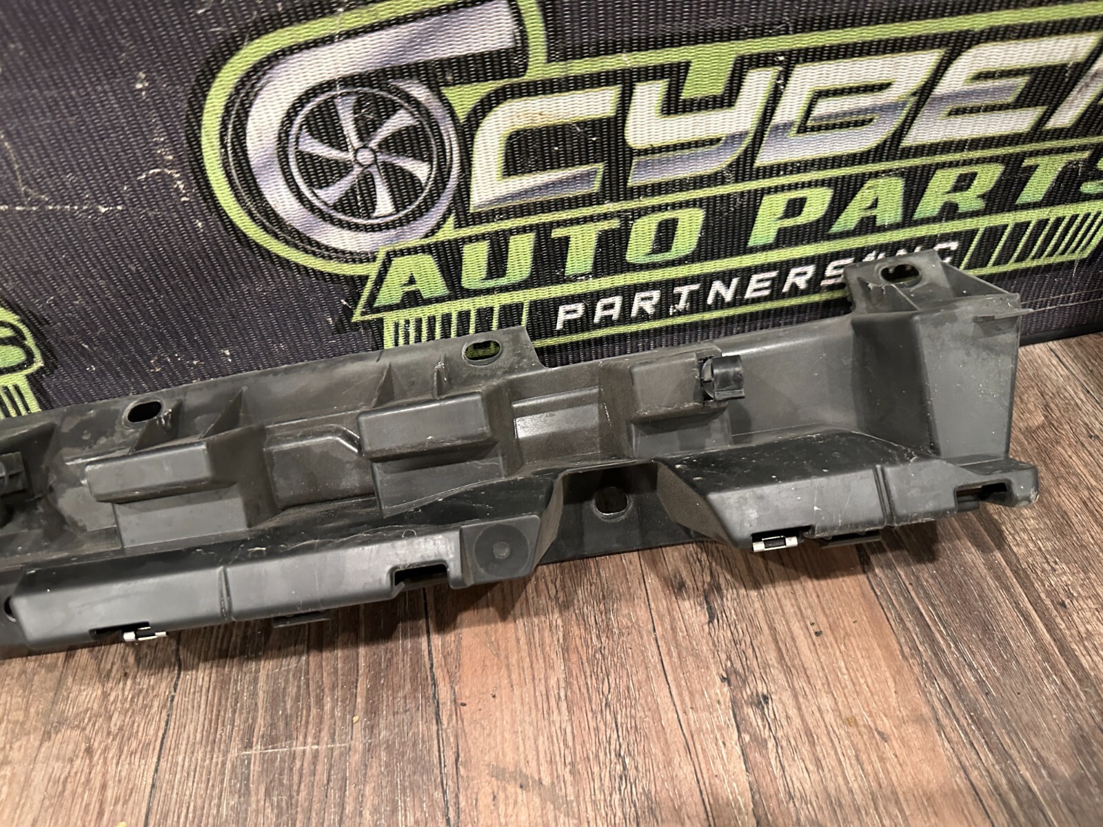 2021 AUDI R8 RIGHT PASSENGER SIDE SKIRT SUPPORT BRACKET OEM 4S0 853 922