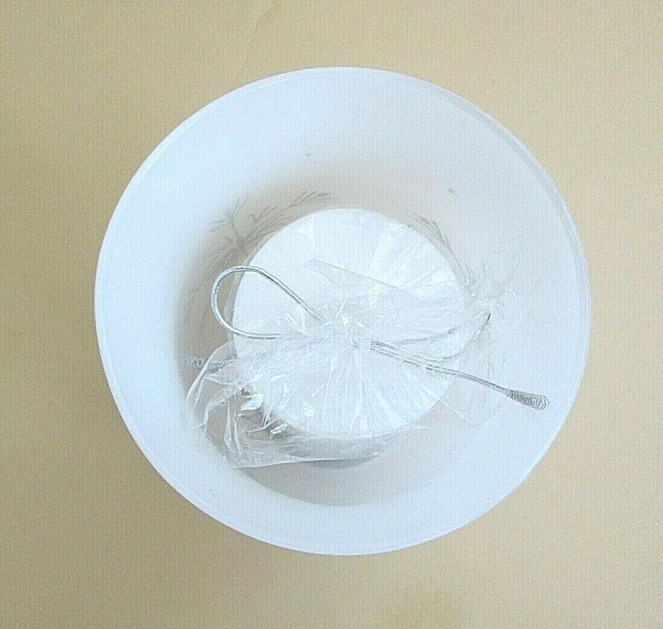 Glass Snowflake 8” Holiday Vase with Matching Candle – White & Silver NEW Foto 2 de 2