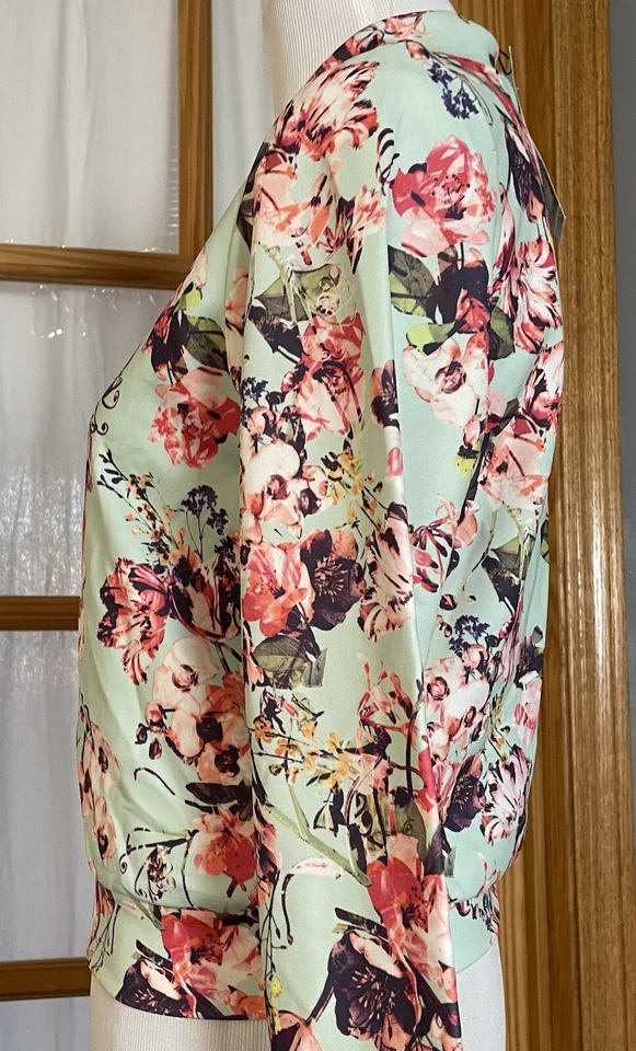 Chaqueta corta floral Boohoo para mujer talla M rosa cremallera completa moderna Cottagecore hecha en Reino Unido Foto 3 de 4