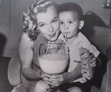 Marilyn Monroe Print Portrait Vtg 1982 Milk Sip William Dog Hugo Right Hair Part