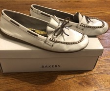 Bakers Shoes Vintage White Leather Brown Stitching 9M Driving Moccasin w/Box