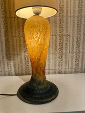 ART DECO,signé LUMIEREs DE LA VILLE, grand pied de lampe en pâte de verre