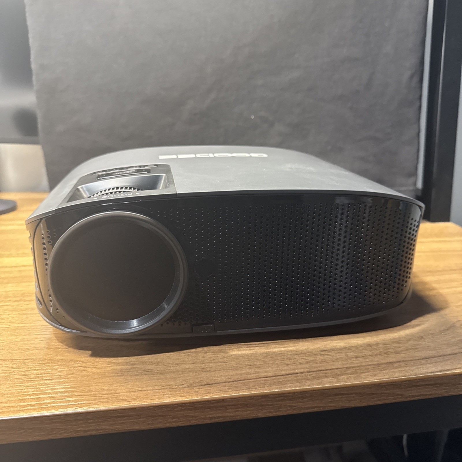 Vamvo Goodee LED Projector 1080 Resolution Keystone 44 - 200 Inch Screen Size