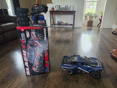Traxxas Slash 4X4 VXL brushless blue with battery charger and paddle tires 3s LI