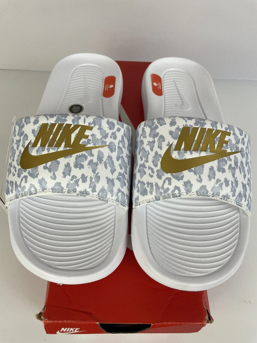NIKE Women Victori One Slides Leopard Print White Metallic Gold Wolf Grey SZ 9