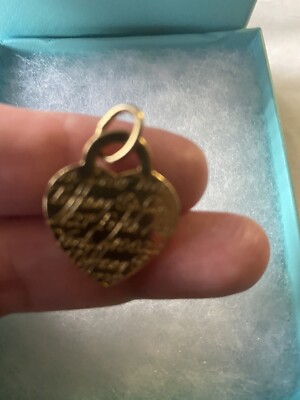 TIFFANY アイラブユー ペンダント Tiffany & Co 18k Yellow Gold Notes 5th Avenue Heart Pendant Charm