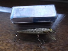 Older USA Made Rebel High Floating Minnow F50-02 2.5" 02 Gold Black Back