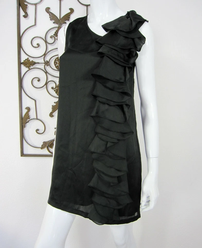 VESTIDO GO International sin mangas con volantes talla xs cuello redondo negro   Foto 2 de 4