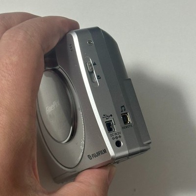 Fujifilm FinePix 30i Digital Camera 2.0 MP Built-in Flash with