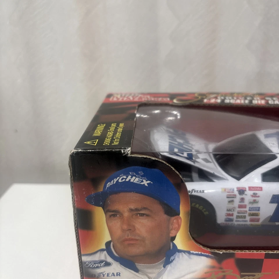Brett Bodine #11 NASCAR PAYCHEX Driver Signature Series escala 1:24 DieCast con caja Foto 2 de 4