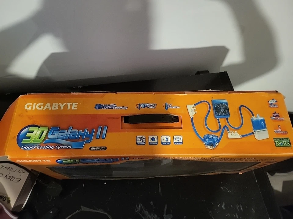 Gigabyte GH-WIU02 3D Galaxy II - Liquid cooling system ( Socket 775, AM2 ) alumi - Image 3 of 4