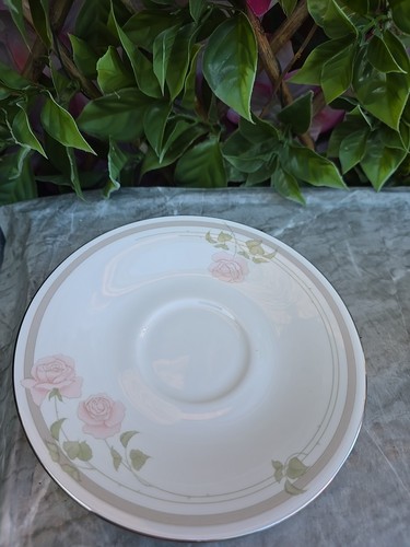 Taza de té y platillo vintage Royal Doulton Twilight Rose 31/2xH3" - Imagen 10 de 10