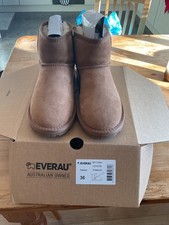 Stivali donna EverAu UGG mini classici in castagno. Taglia UK3. Nuovo con scatola
