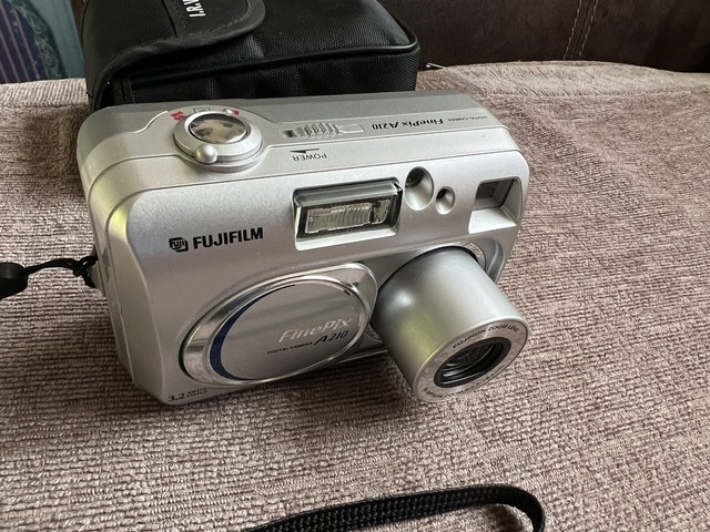 Fujifilm FinePix A210 3 2 megapixel fotocamera digitale compatta argento - testata e funzionante- Fujifilm FinePix A210 3 2 megapixel fotocamera digitale compatta argento - testata e funzionante-