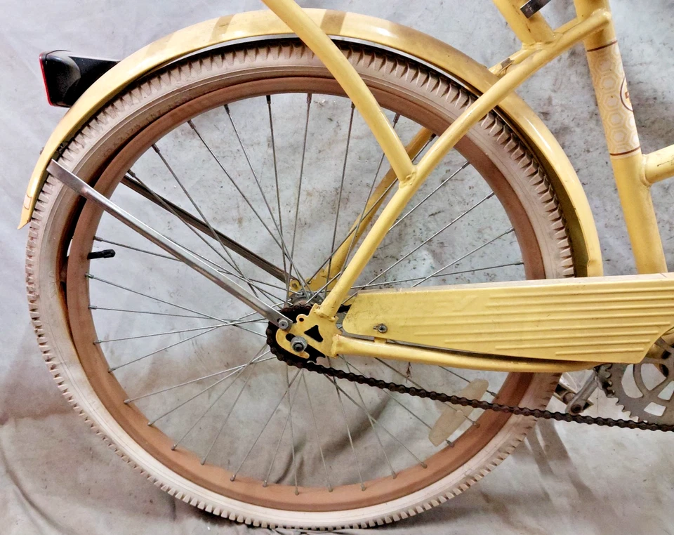 Bicicleta de crucero Huffy Nel Lusso 2020 18" acero amarillo medio paso a paso de una sola velocidad Foto 3 de 4