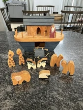 Vintage Carved Wooden Hand-Crafted Noah's Ark Toy Set Hand Painted 