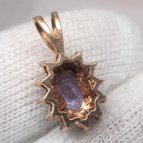 Colgante vintage de oro amarillo de 14k tanzanita y diamantes naturales de 0,6 pulgadas Foto 4 de 4