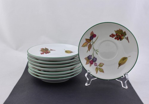 SET OF 8 ROYAL WORCESTER EVESHAM GREEN SAUCERS
