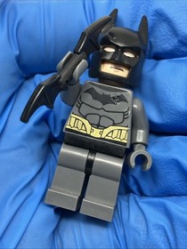 LEGO Batman - Dark Bluish Gray Suit, Gold Belt minifigure (dim002) set 71174