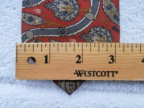 Metropolitan Museum of Art New York Necktie Red Paisley Classic Men's Silk Tie - Picture 5 of 7