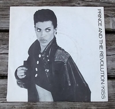 Kiss by Prince & the Revolution, 7'' vinyl single, 1986, cat W8751