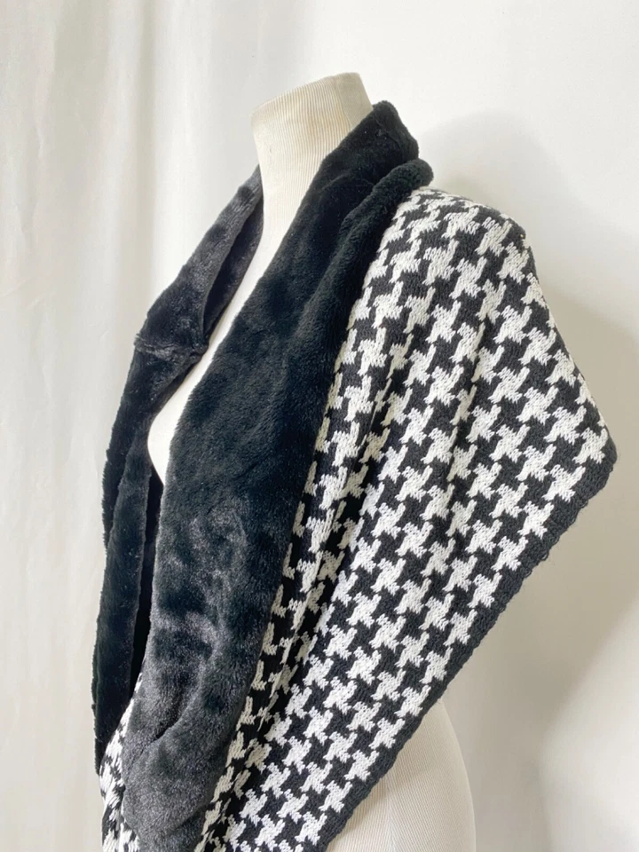 Croft & Barrow Pata de Gallo Twisted Infinity Bufanda Envoltura Piel Sintética Blanco y Negro Foto 3 de 4