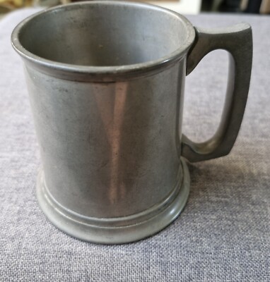Kathedrale englischer Zinn antiker kleiner Krug, schöne Patina 9 cm hoch 