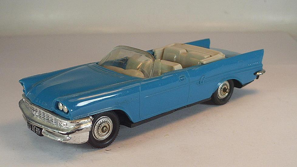 CHRYSLER NEW YORKER bleu coupé décapotable 1/43 Norev plastique ancien
